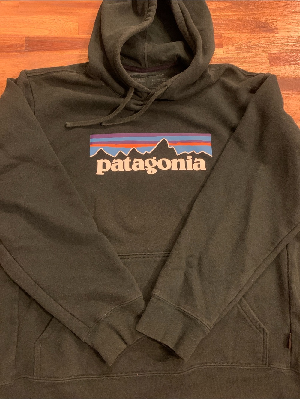 Patagonia hoodie. Women’s XL. Dark green.